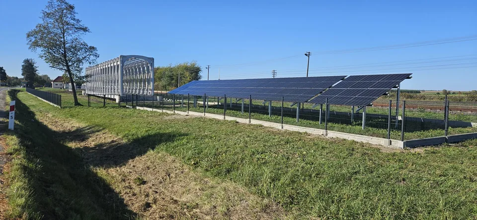 Kilka rzędów instalacji gruntowej — ujęcie 2